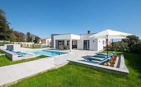 Villa Mateo